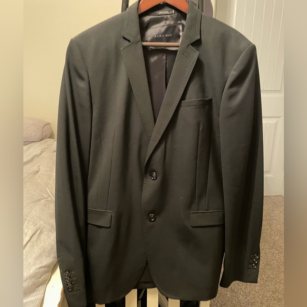 Zara Men’s tailored, slim fit black suit jacket - size US 44